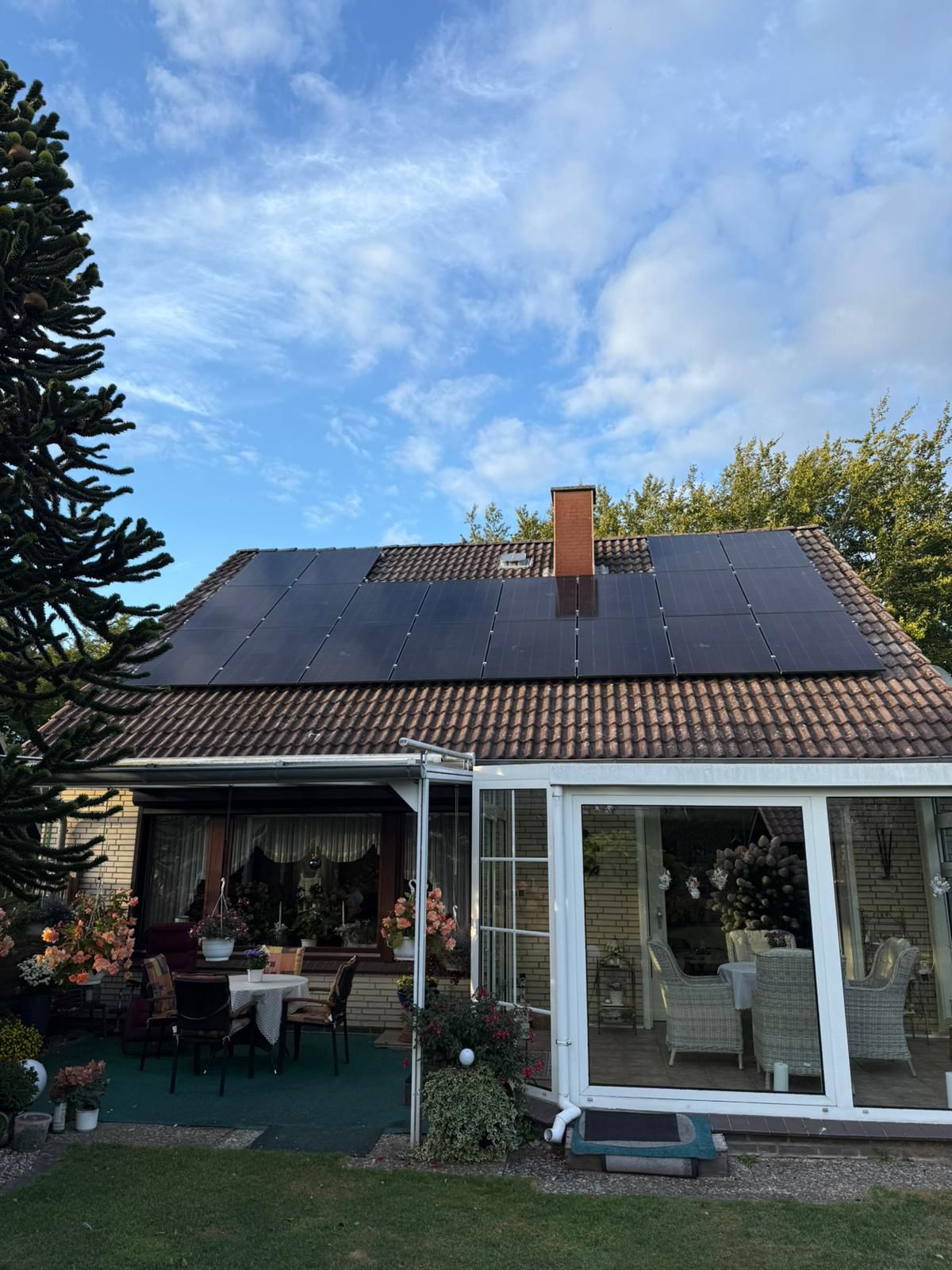 Wohnhaus mit Photovoltaik und Wintergarten